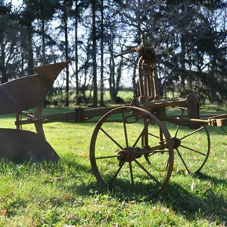 Chateau De La Grange 4* Celle-Levescault