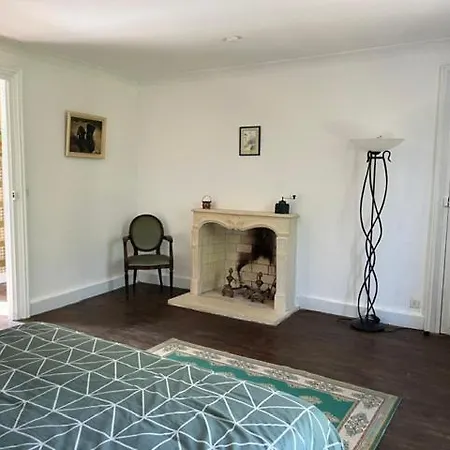 Chateau De La Grange Celle-Levescault