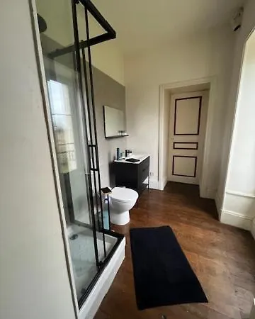 فندق مبيت وإفطار Chateau De La Grange 4*