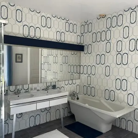 Chateau De La Grange 4* Celle-Levescault