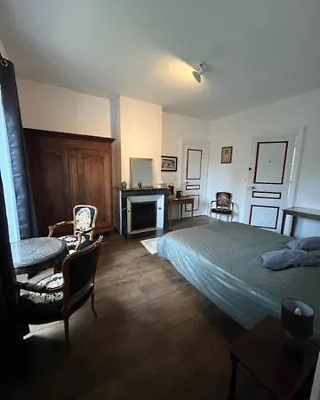 Chateau De La Grange 4* Celle-Levescault